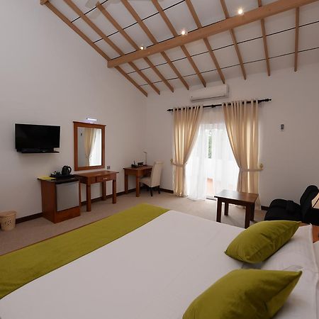Seasons Hotel คูรูเนกาลา ภายนอก รูปภาพ