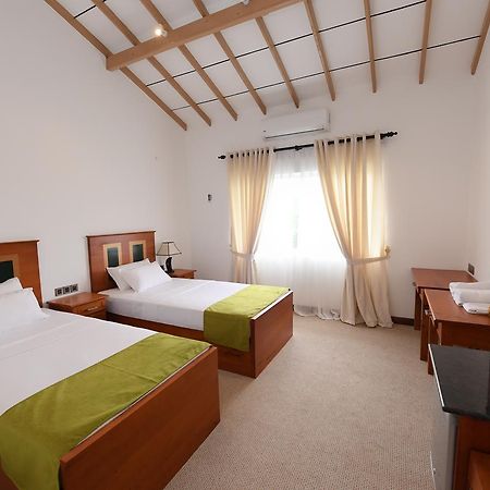 Seasons Hotel คูรูเนกาลา ภายนอก รูปภาพ