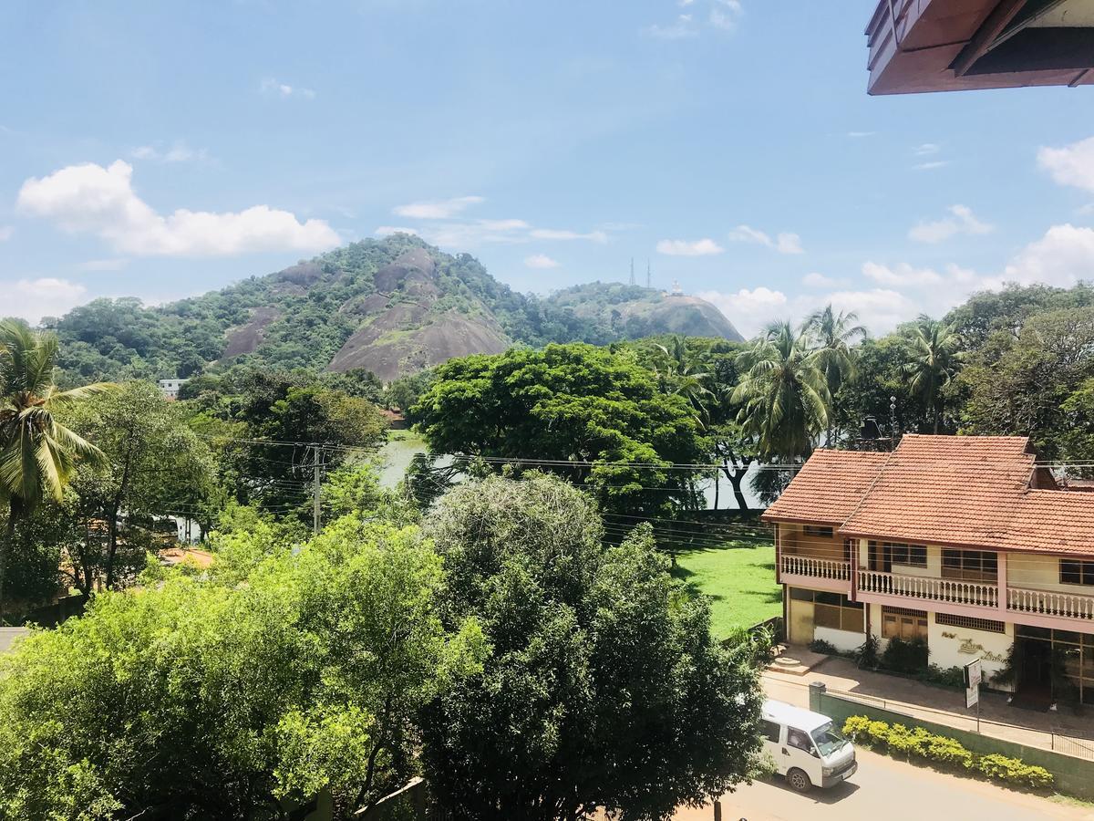 Seasons Hotel คูรูเนกาลา ภายนอก รูปภาพ
