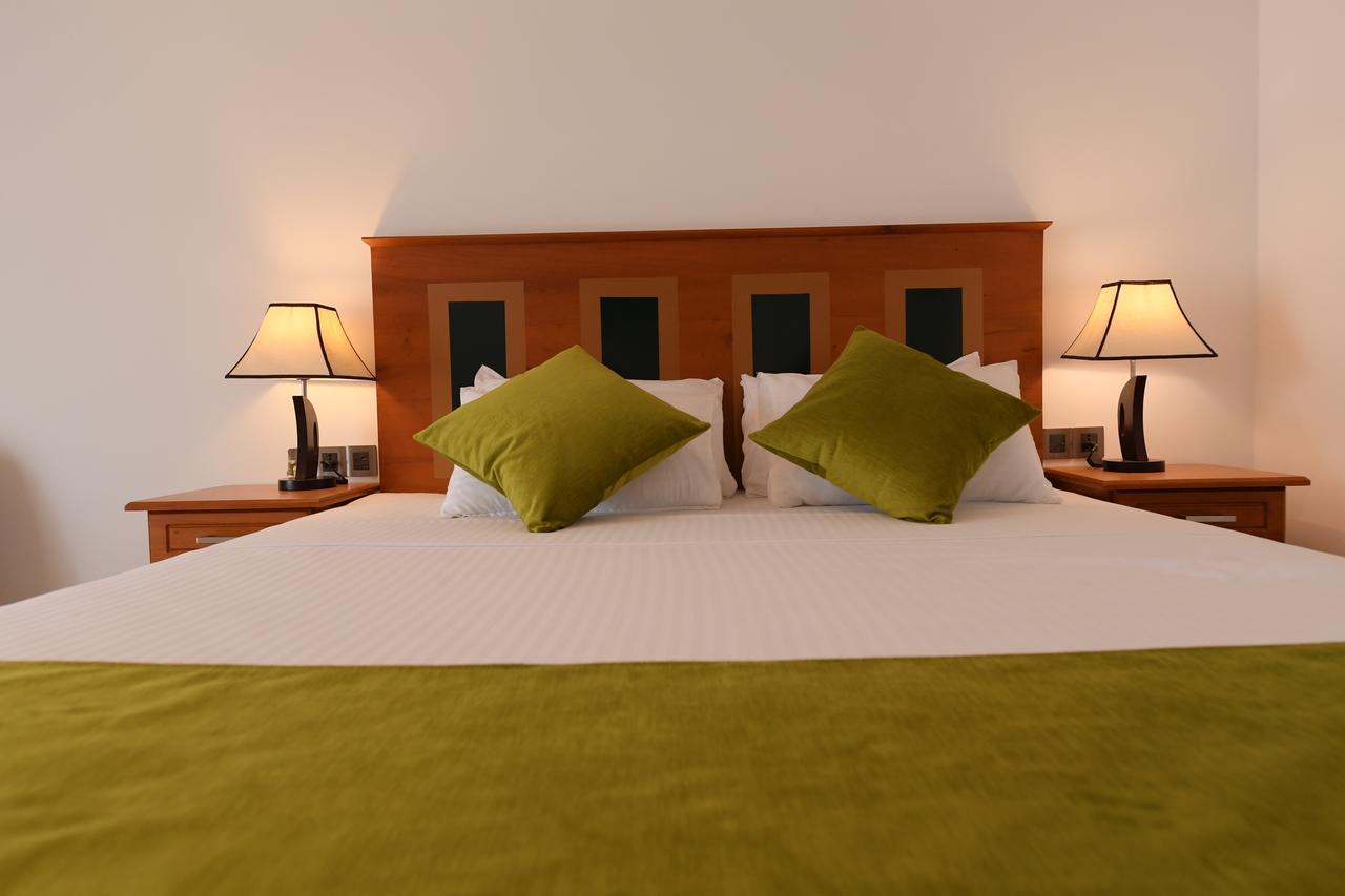 Seasons Hotel คูรูเนกาลา ภายนอก รูปภาพ